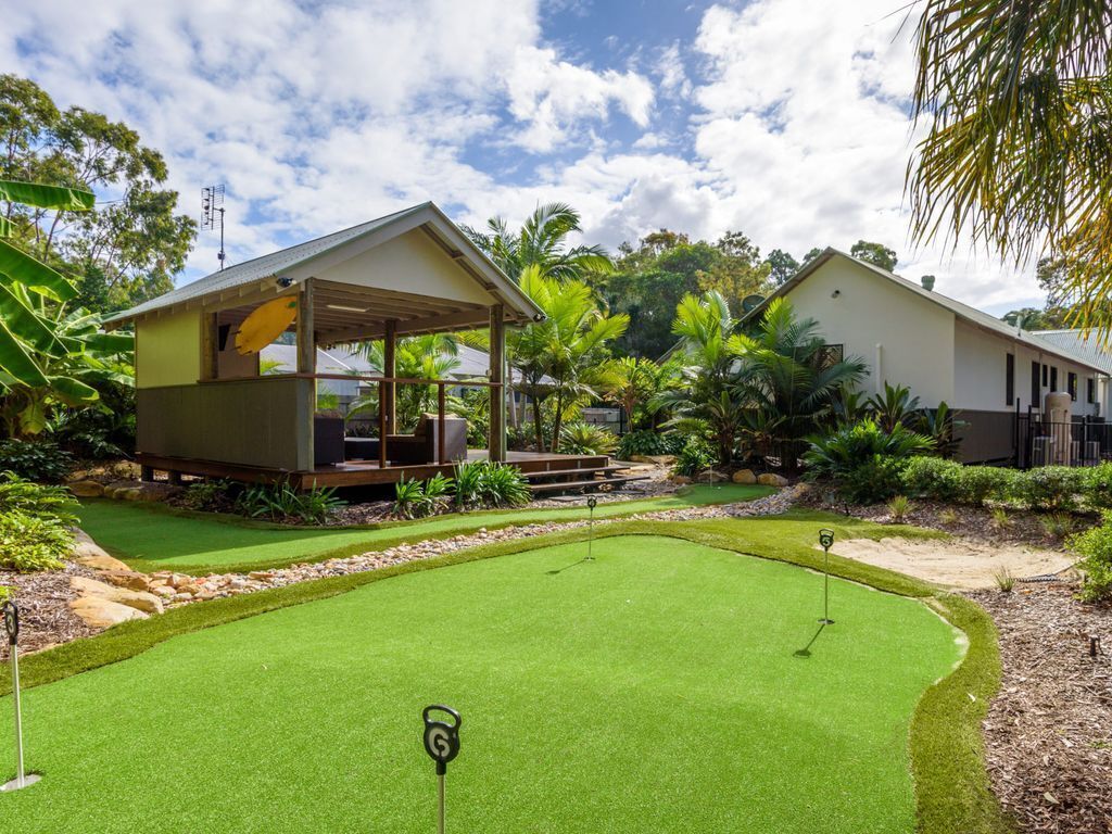 11 Satinwood Drive - Family Home, Swimming Pool, Sandstone Fire Pit, Mini Golf Course & Games Room