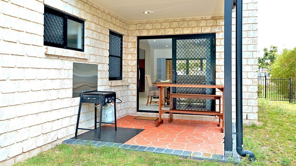 Breeze In - Burrum Heads - Close to Beach- 3BR - Modern Unit