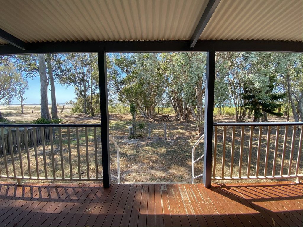 On The Bank - Burrum Heads- Riverfront- 3br- Aircon