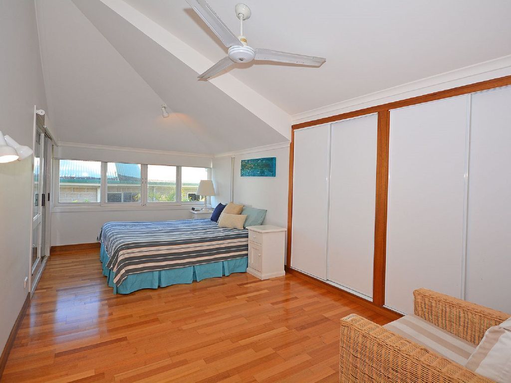 The Perfect Spot - Burrum Heads- Beachfront - 4 BR - Large Yard