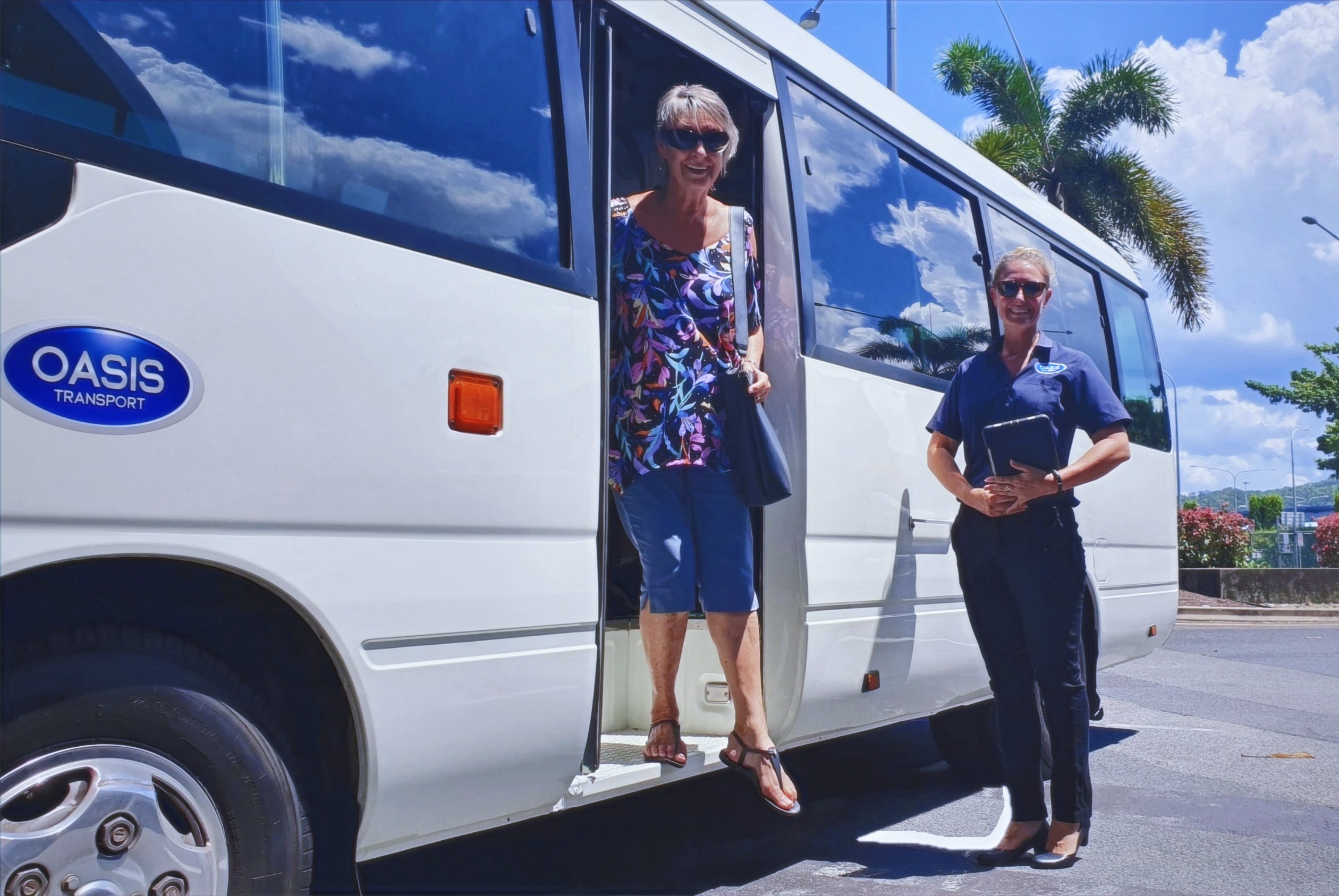 Shuttle Bus Service to Cairns & Airports