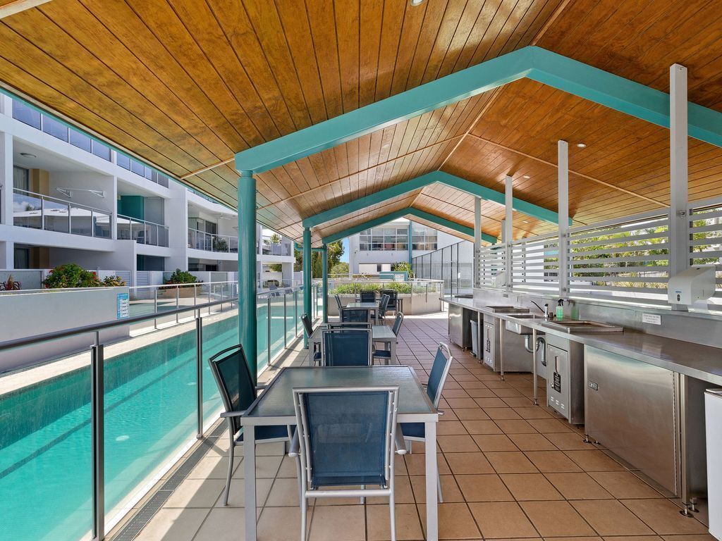 2BR Coolum Beach Rooftop Deckspa Tennis Pool