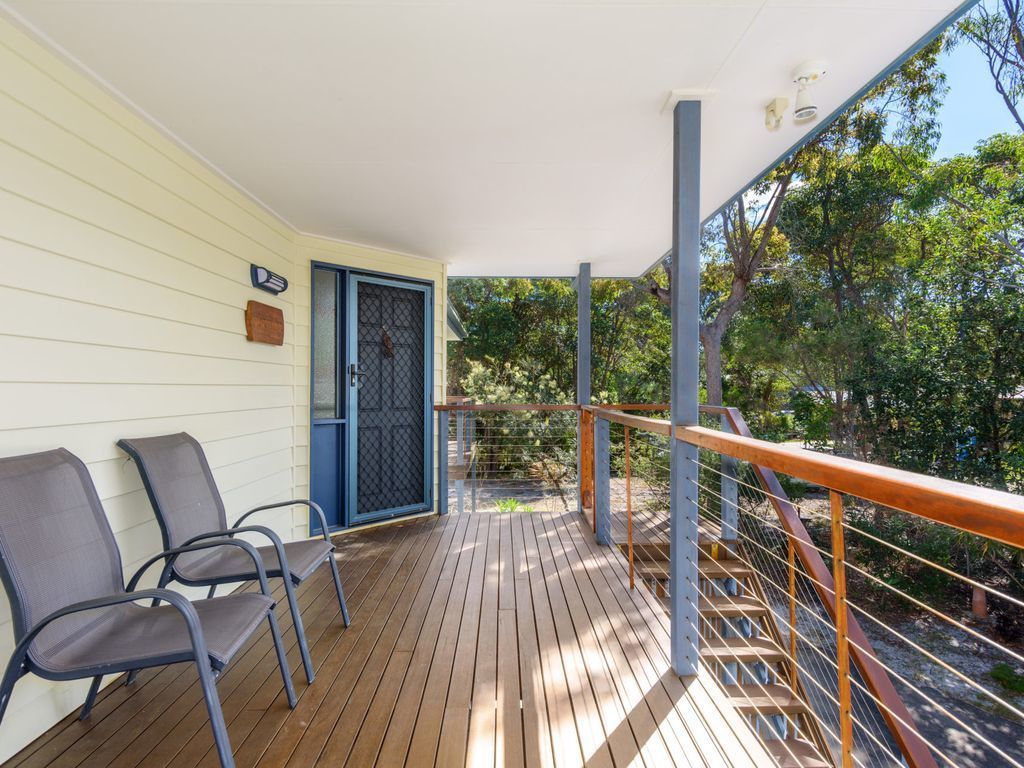 12 Ibis Court - Highset Beach House With Natural Bushland Gardens and Covered Decks