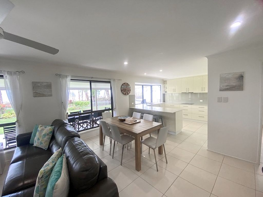 Bay Vista - Burrum Heads- Beachfront- 3 Br-aircon-pets Welcome