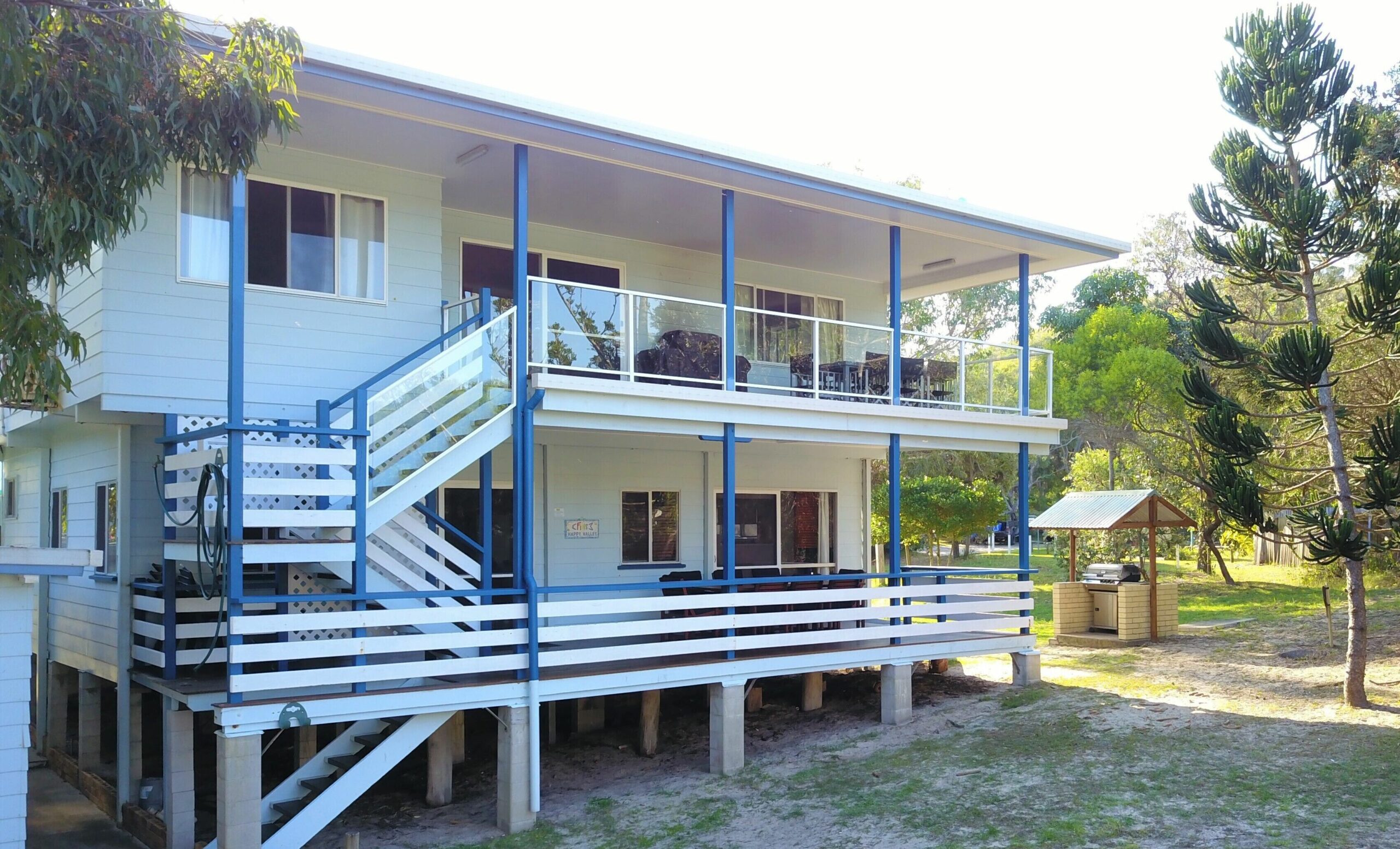 Fins – Happy Valley, Fraser Island – 5 Bedroom 4 Bath 2 Kitchen Free Wifi