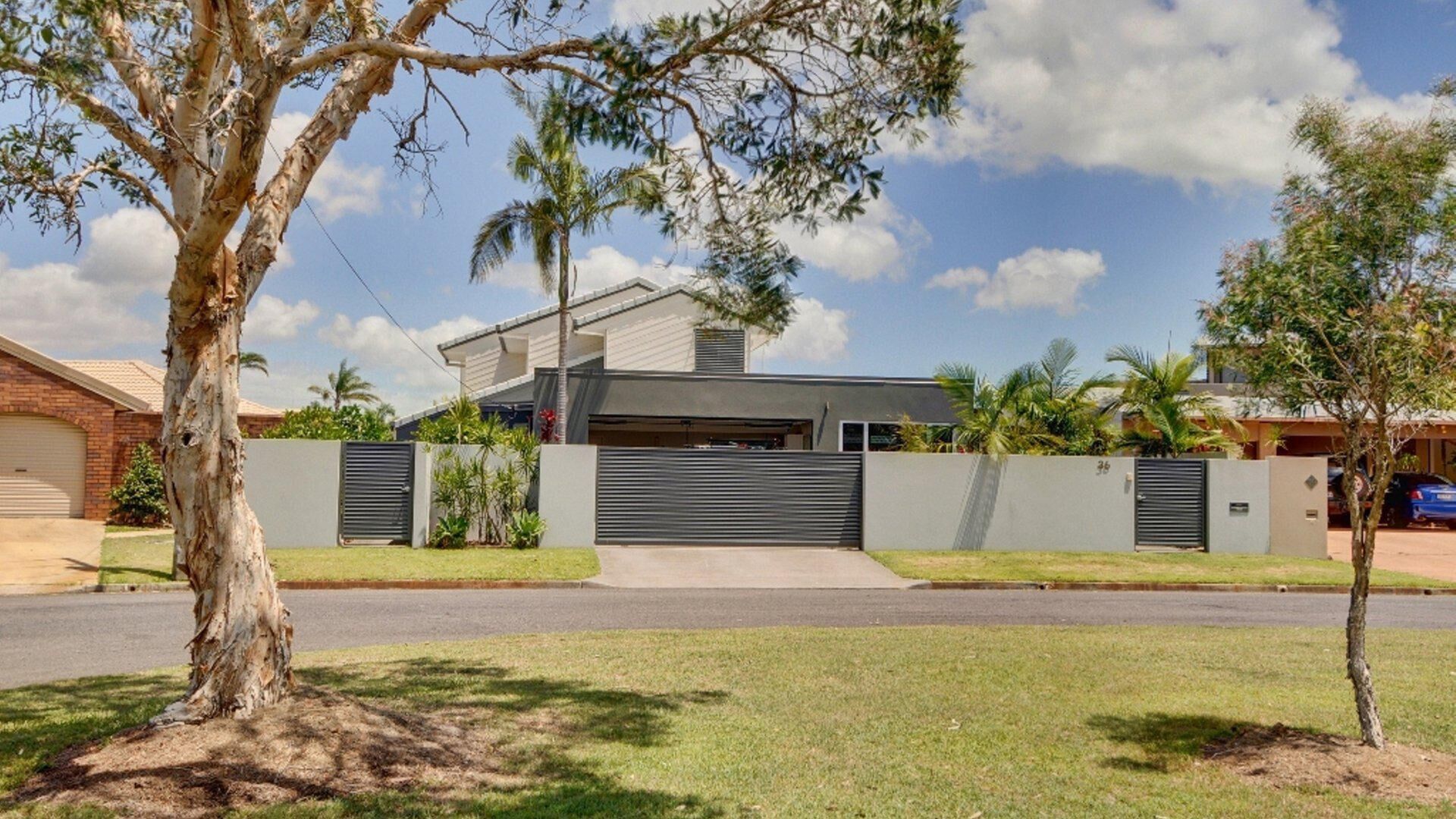 Coorumbong 36 - Six Bedrom Home W/ Pool+ Wifi+ Private Pontoon+ Pool Table and BBQ