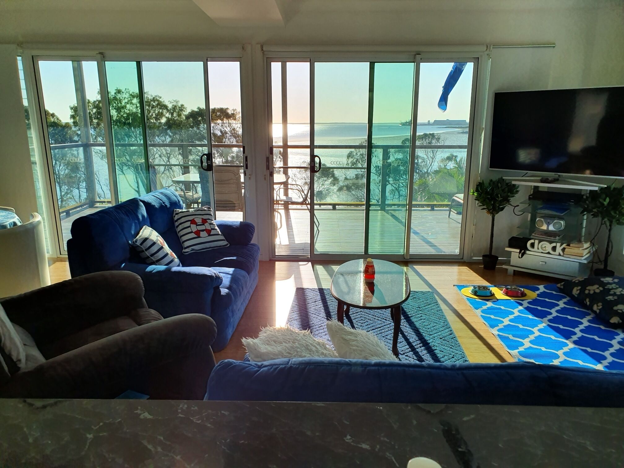 Pet friendly fully furnished unit with harbour views and sea breezes