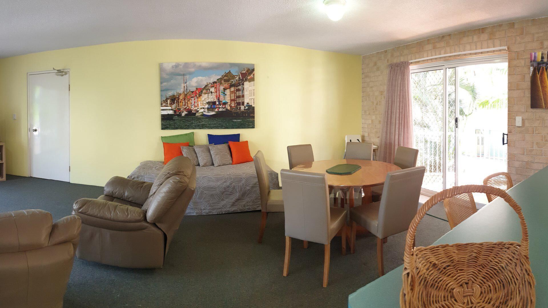 Beachside 2 - Three Bedroom Budget Unit With Wifi Only One Street Away From the Beach!