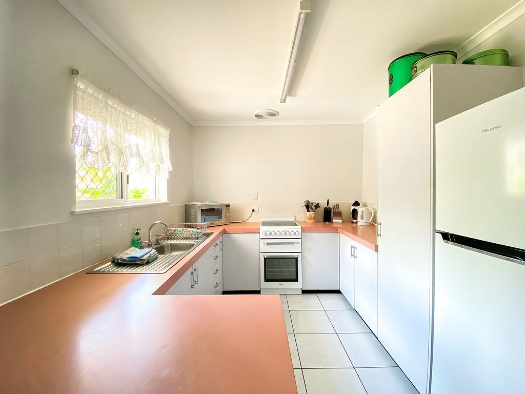 Beach House on Burrum- Close to Beach- 3br- Wifi-foxtel