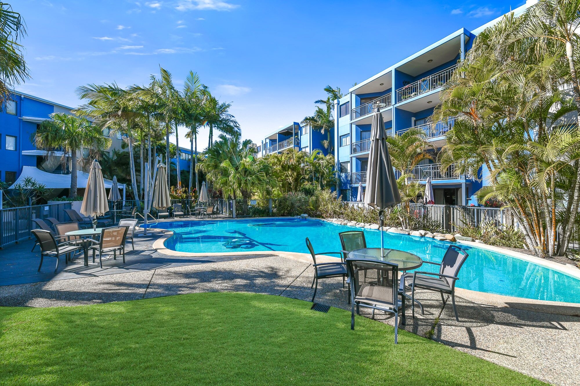 Sunshine Coast Beach Apartment - opposite Dicky Beach