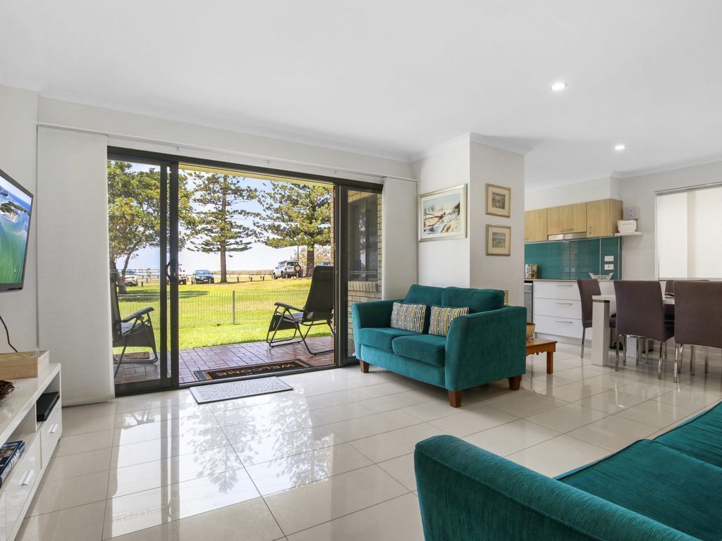 Golden Shores Unit 1, 21 Landsborough Parade