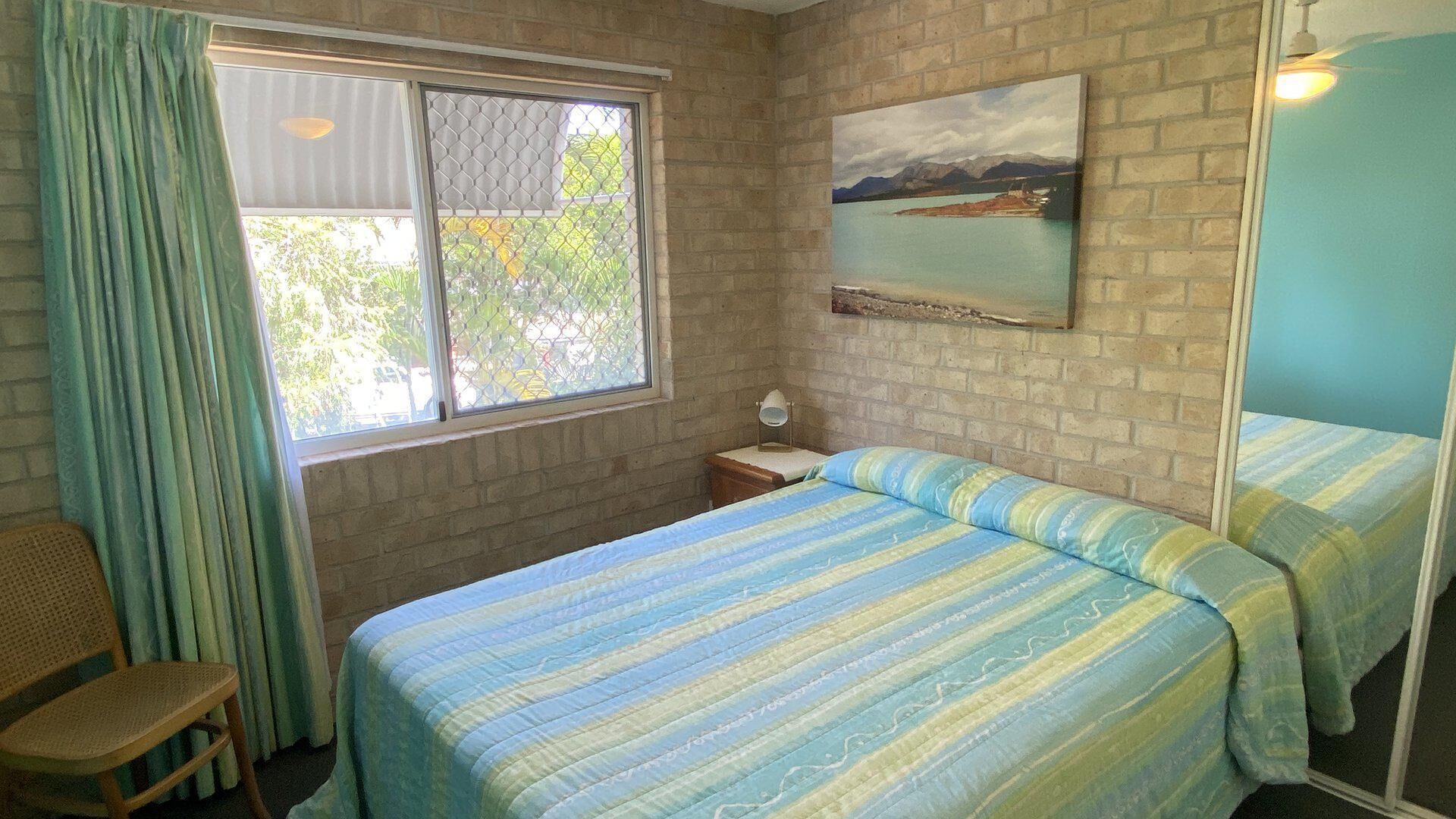 Beachside 2 - Three Bedroom Budget Unit With Wifi Only One Street Away From the Beach!