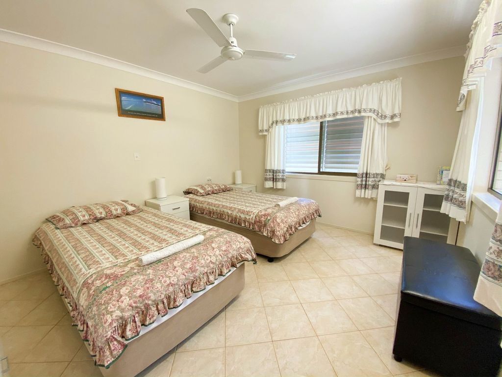 Utopia - Burrum Heads- Riverfront - 5br- Aircon- Pets Welcome