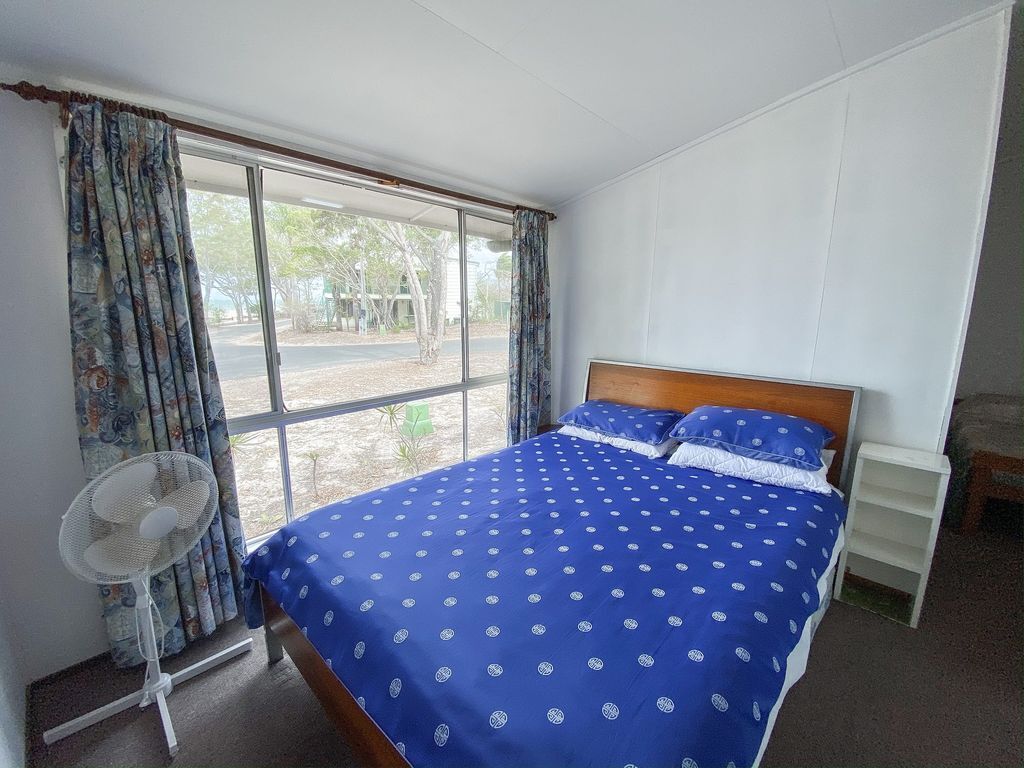 Stafford Hall - Burrum Heads- Riverfront- 3br- Great Views