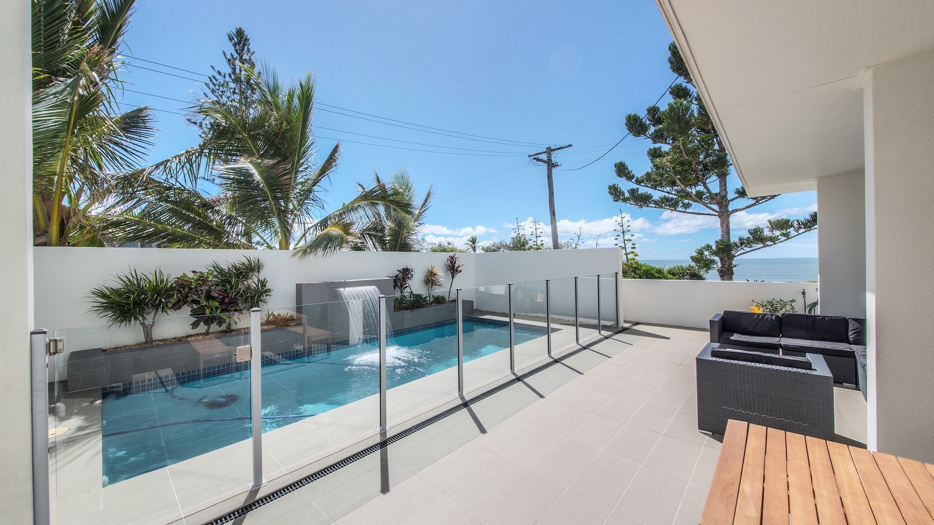 Beachfront Emu Park With Pool