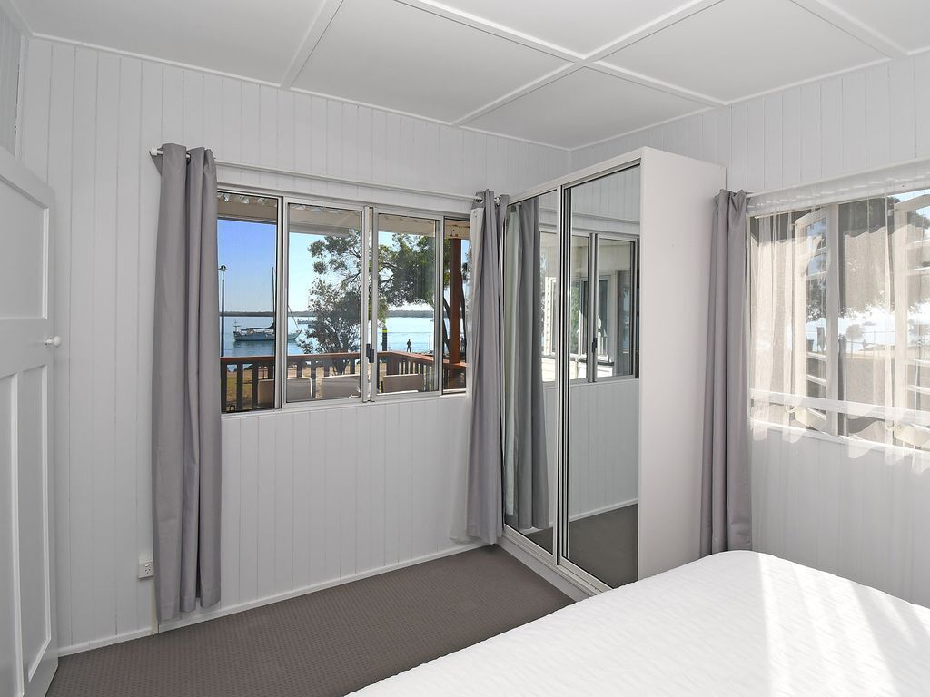 Bazza's Beach House - Riverfront - 3BR - Renovated