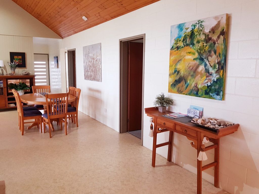 Tropic Tide - Toogoom- Beachfront- 3br- Pets Welcome