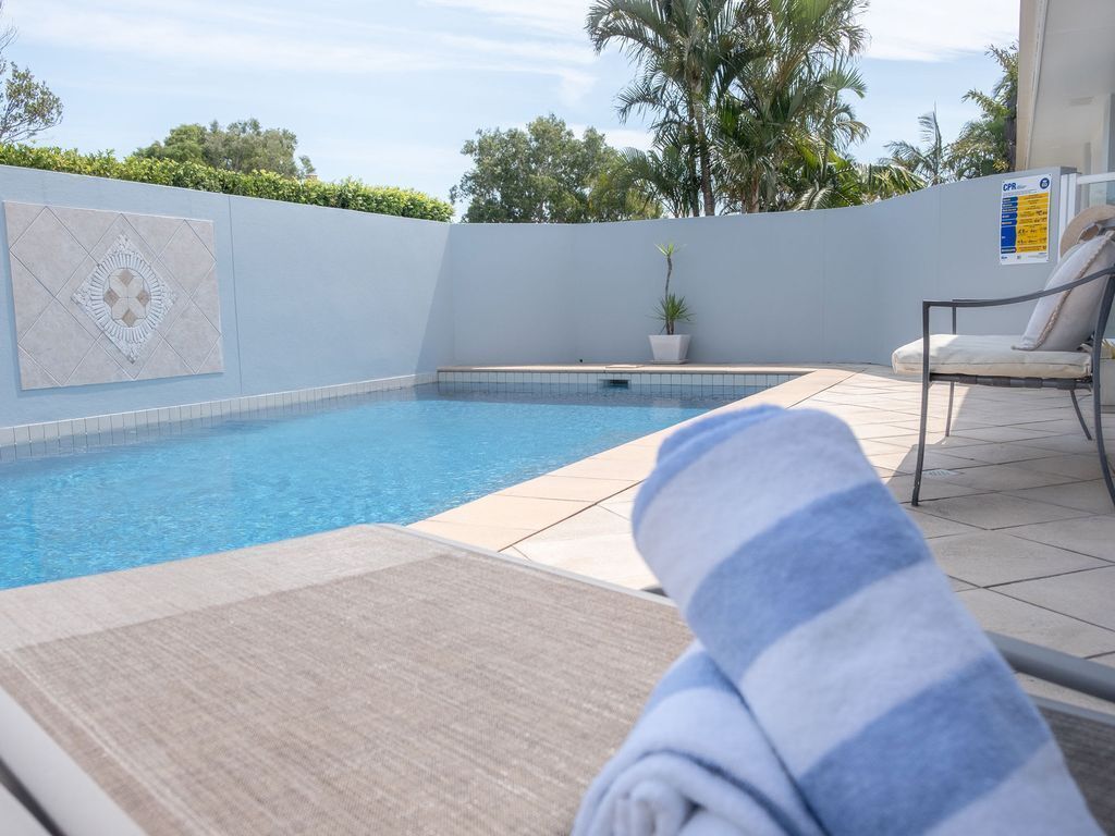 Relax at Bokarina Beach House ? Walk to Beach? Relax by the Pool