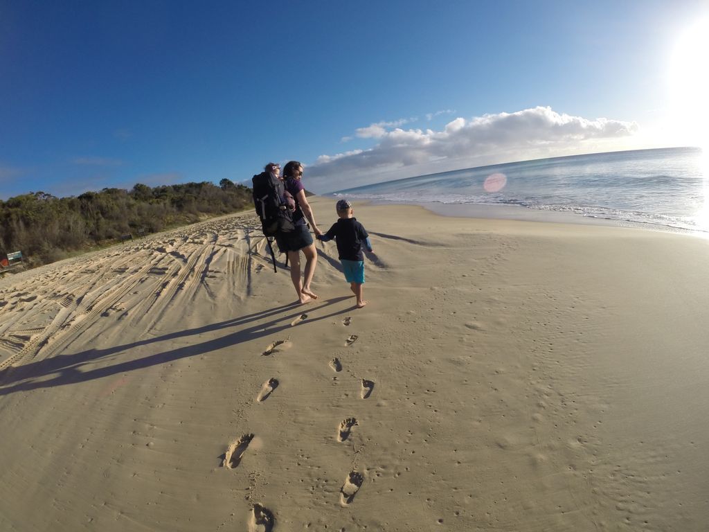 Fraser Island, The Taxi House. Sleeps 9 People