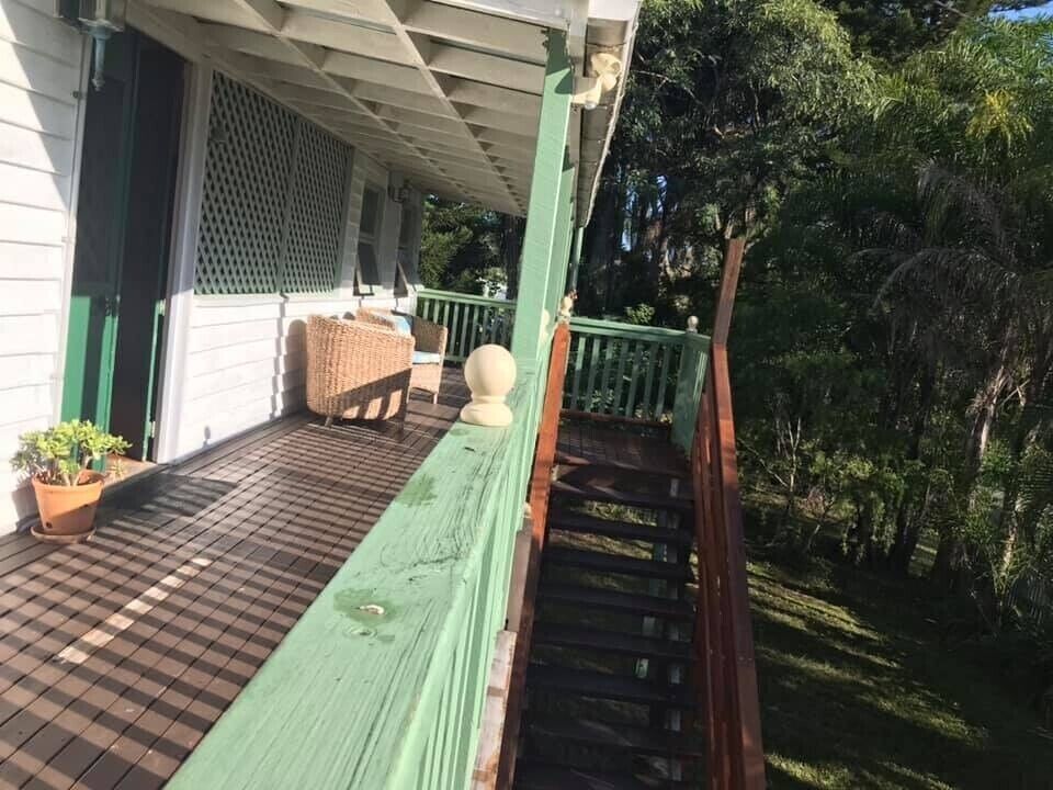 Family Home  - Pets welcome .  15km to Australia Zoo, 20km to amazing beaches.