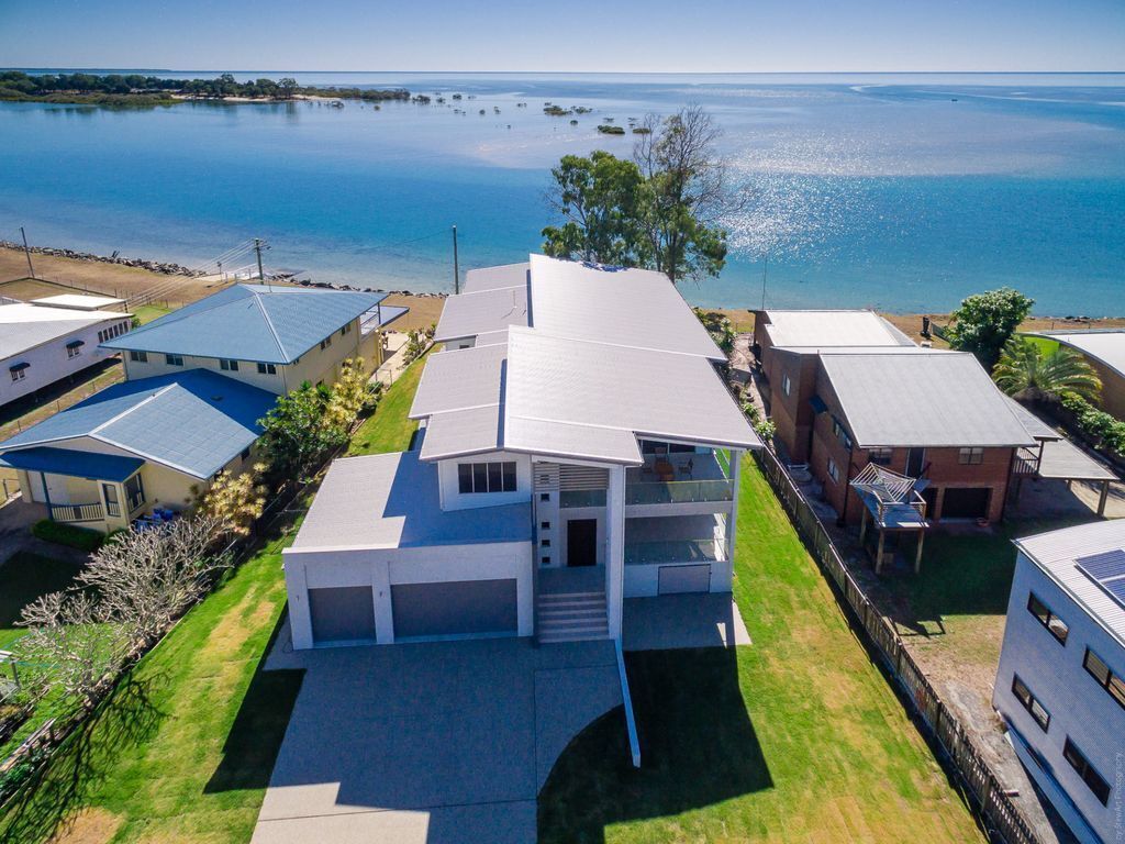 Top Of The Tide – Toogoom- Waterfront- 5br- Aircon- Lift
