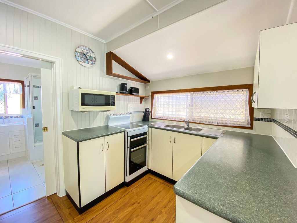 Ocean Shores UP - Burrum Heads- Riverfront - Pool -2br