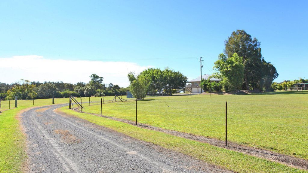 Campbell 7 - Four Bedroom House on River