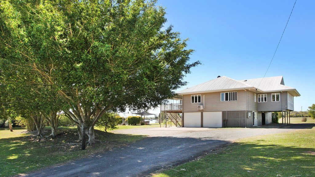 Campbell 7 - Four Bedroom House on River