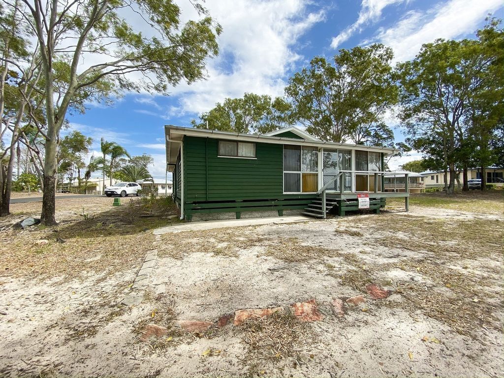 Stafford Hall - Burrum Heads- Riverfront- 3br- Great Views