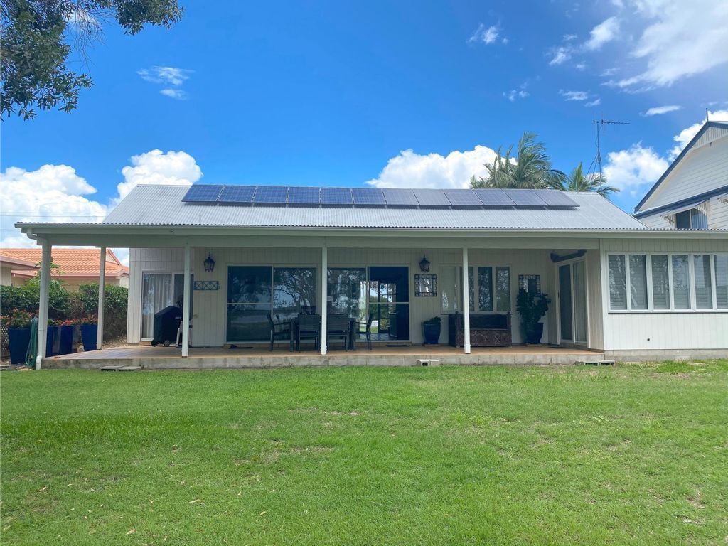 Riverside - Burrum Heads- Riverfront - 3BR - River Fishing..