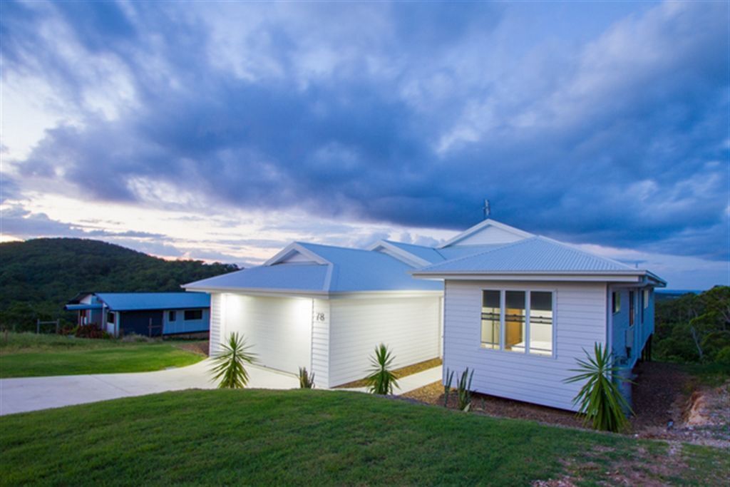 The Boat House - Luxury 3 Bedroom Hampton Style Beach House With Stunning Ocean & Hinterland Views