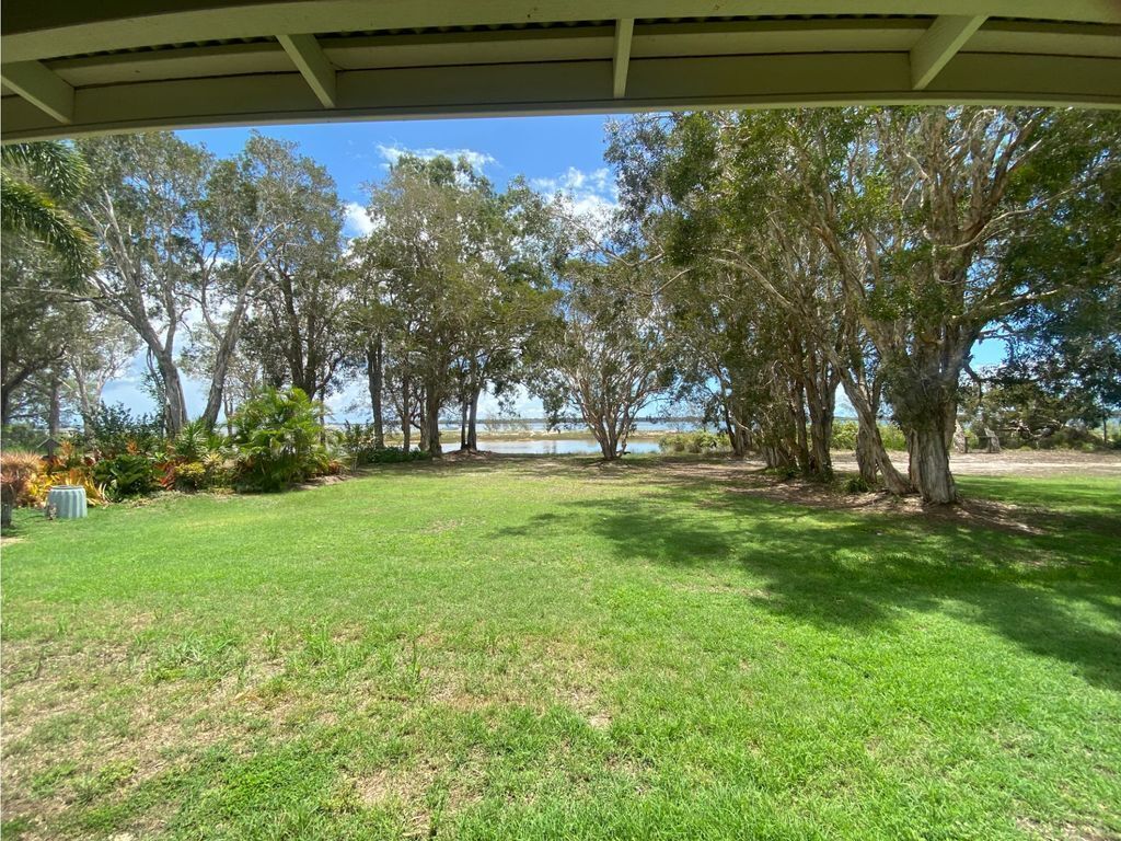 Riverside - Burrum Heads- Riverfront - 3BR - River Fishing..