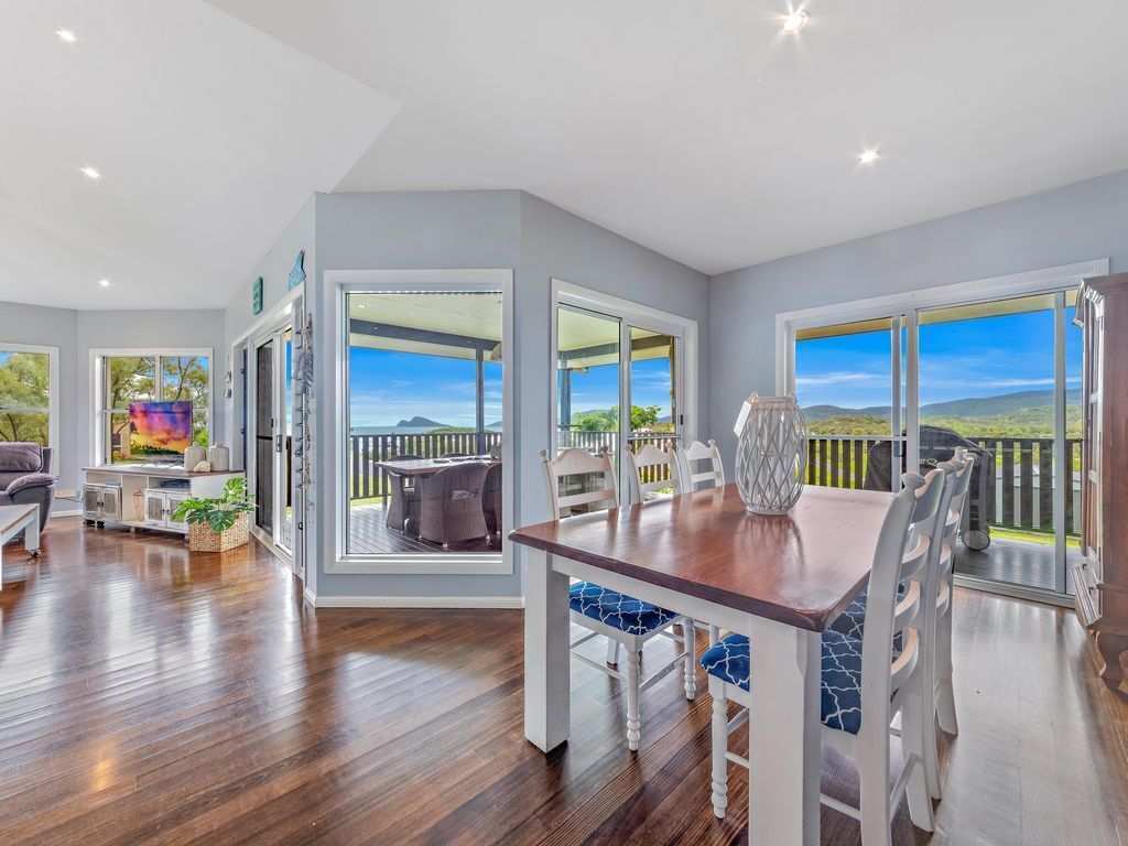 Serene Home in the Peaceful, Private Suburb of Hydeaway Bay