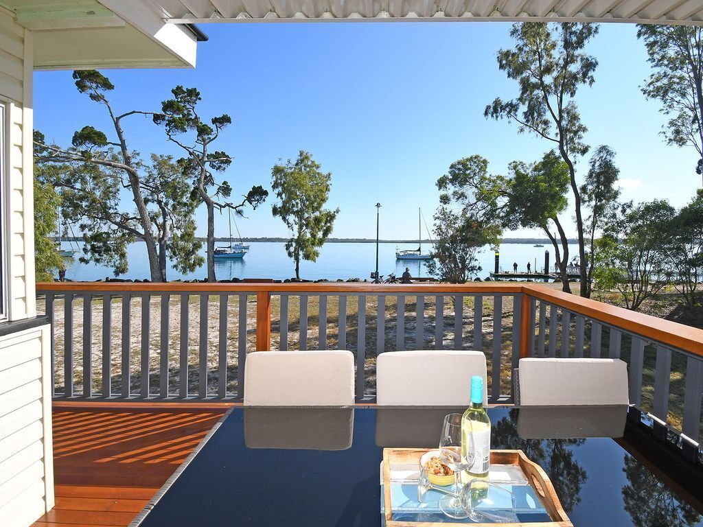 Bazza's Beach House - Riverfront - 3BR - Renovated