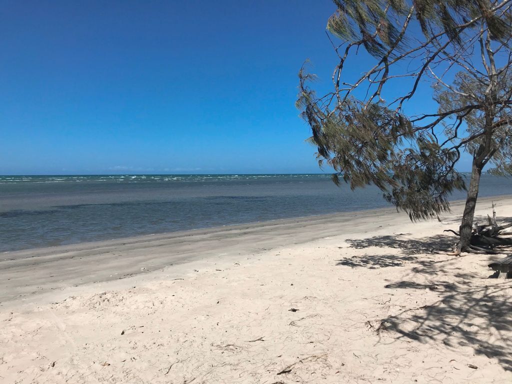 Beach Tails - Toogoom- Beachfront - 3br- Pets Welcome