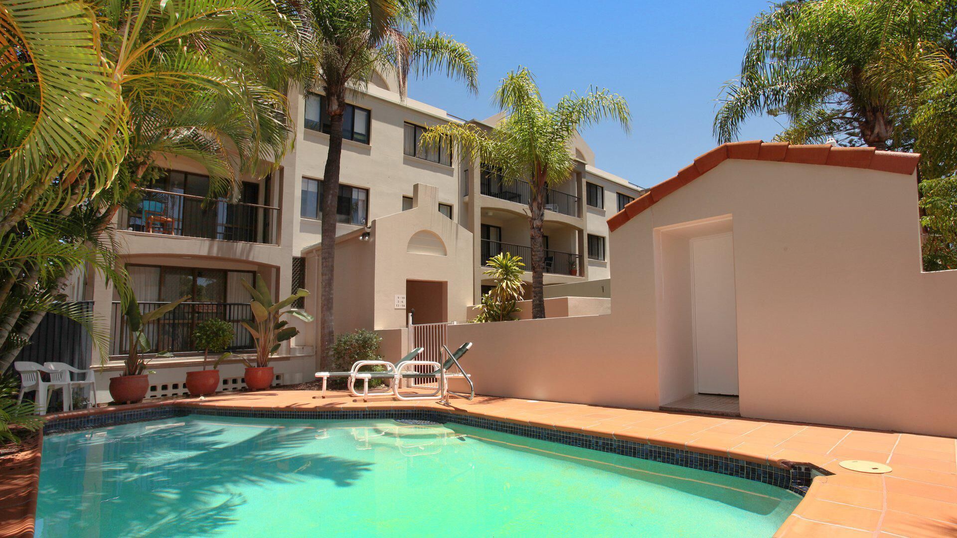 Beachport 14 - Newly Renovated 2 Bedroom Apartment on Parkyn Parade with Aircon!