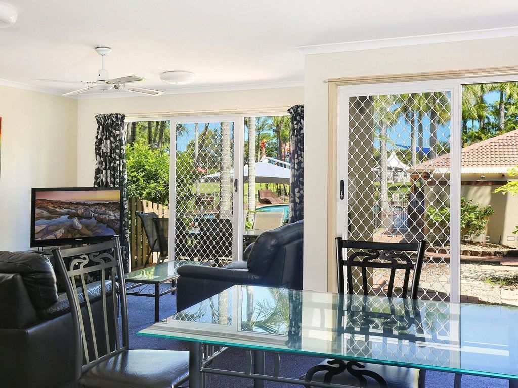 Resort Style - The Oasis Resort Villa 7, 2 Landsborough Pde