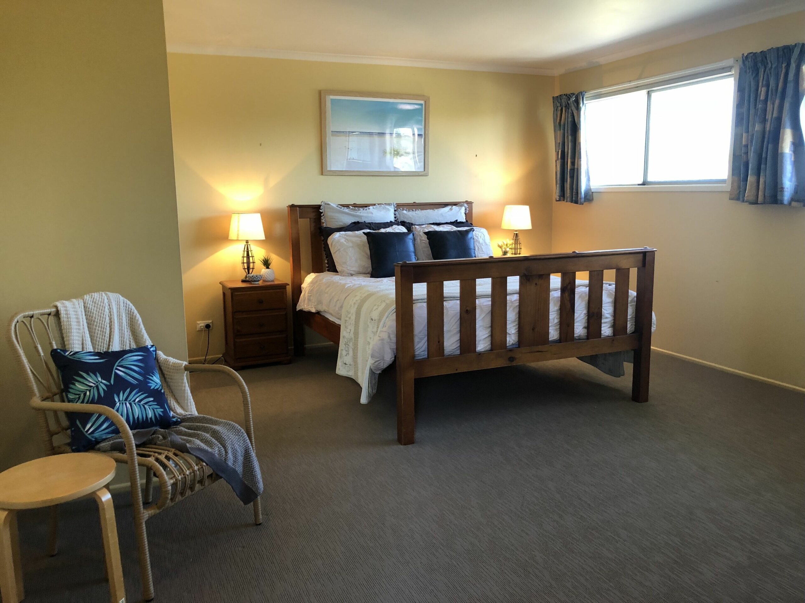 Minimum 3 night stay    4 Bed/2 Bath    Sleeps 10 (max 6 Adults)