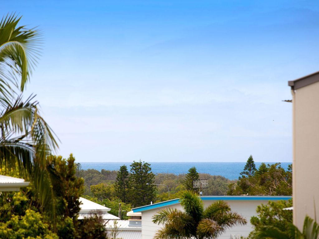 2BR Coolum Beach Rooftop Deckspa Tennis Pool