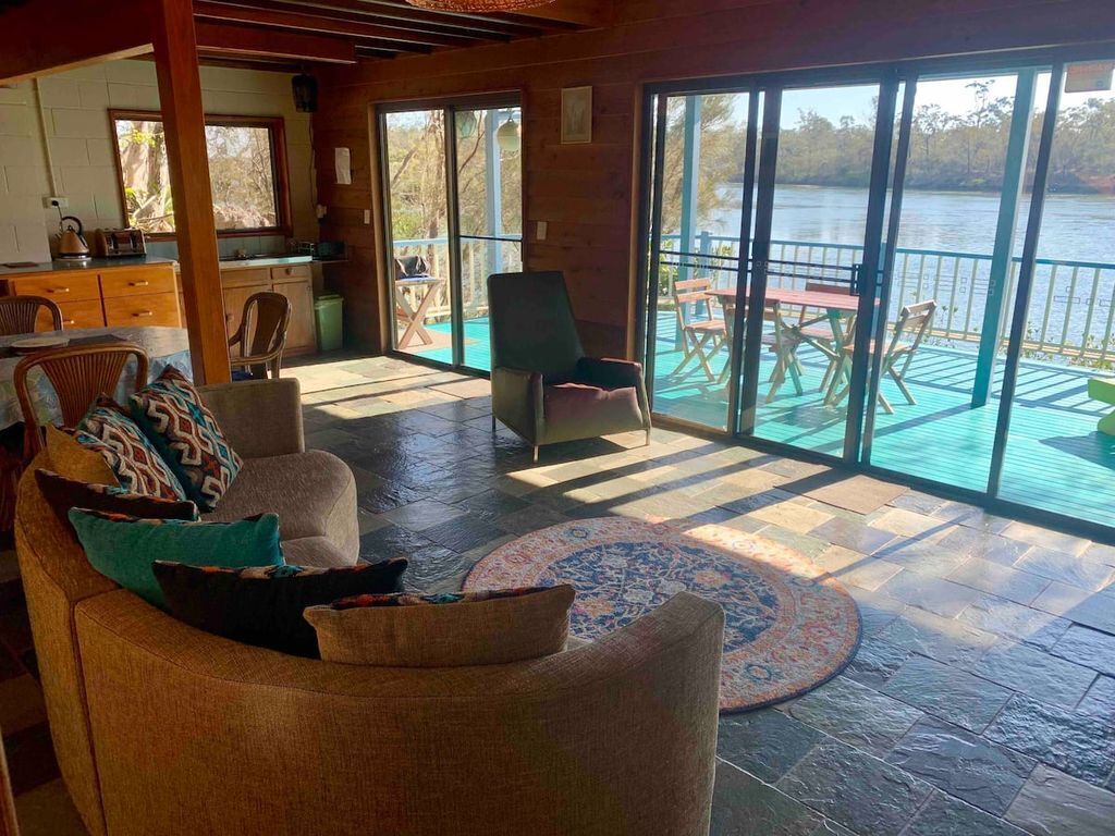 Burrum River Boat House - Pacific Haven- Riverfront - 2BR