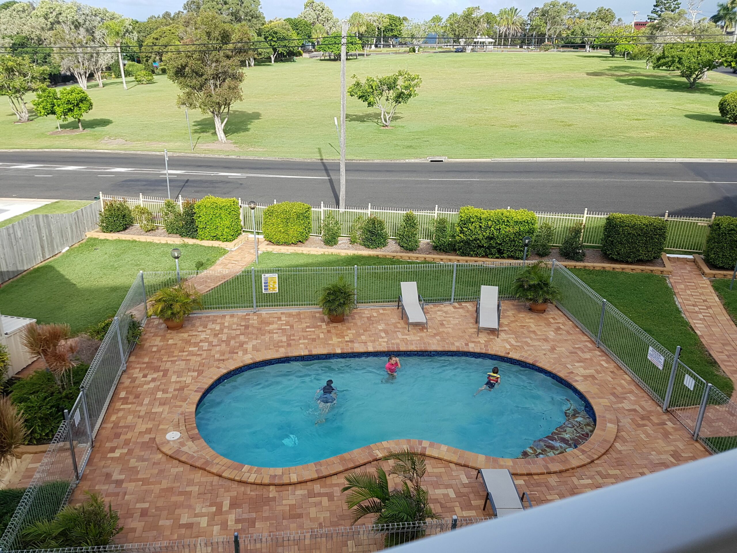 Beauty in the Bay - Sit on your balcony, relax and enjoy the views of the ocean