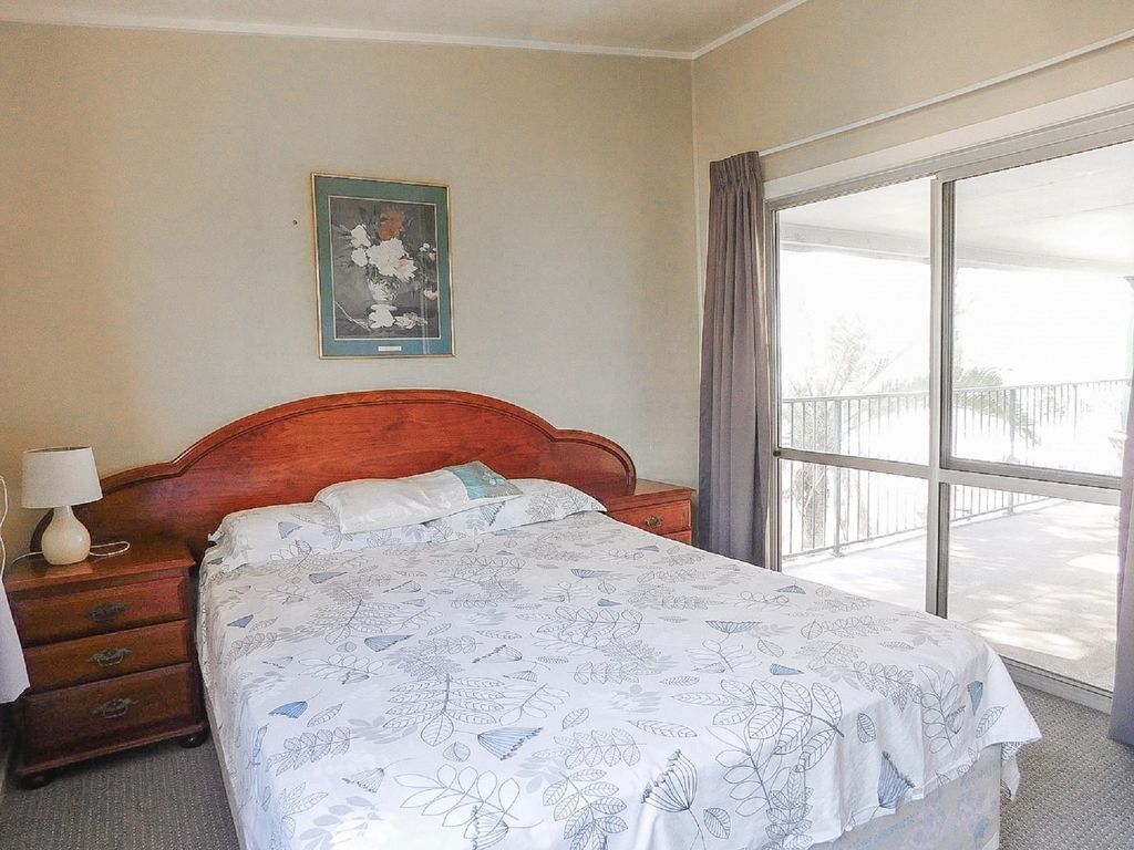 Seaspray Upstairs - Burrum Heads- Riverfront- 2br- Large Yard