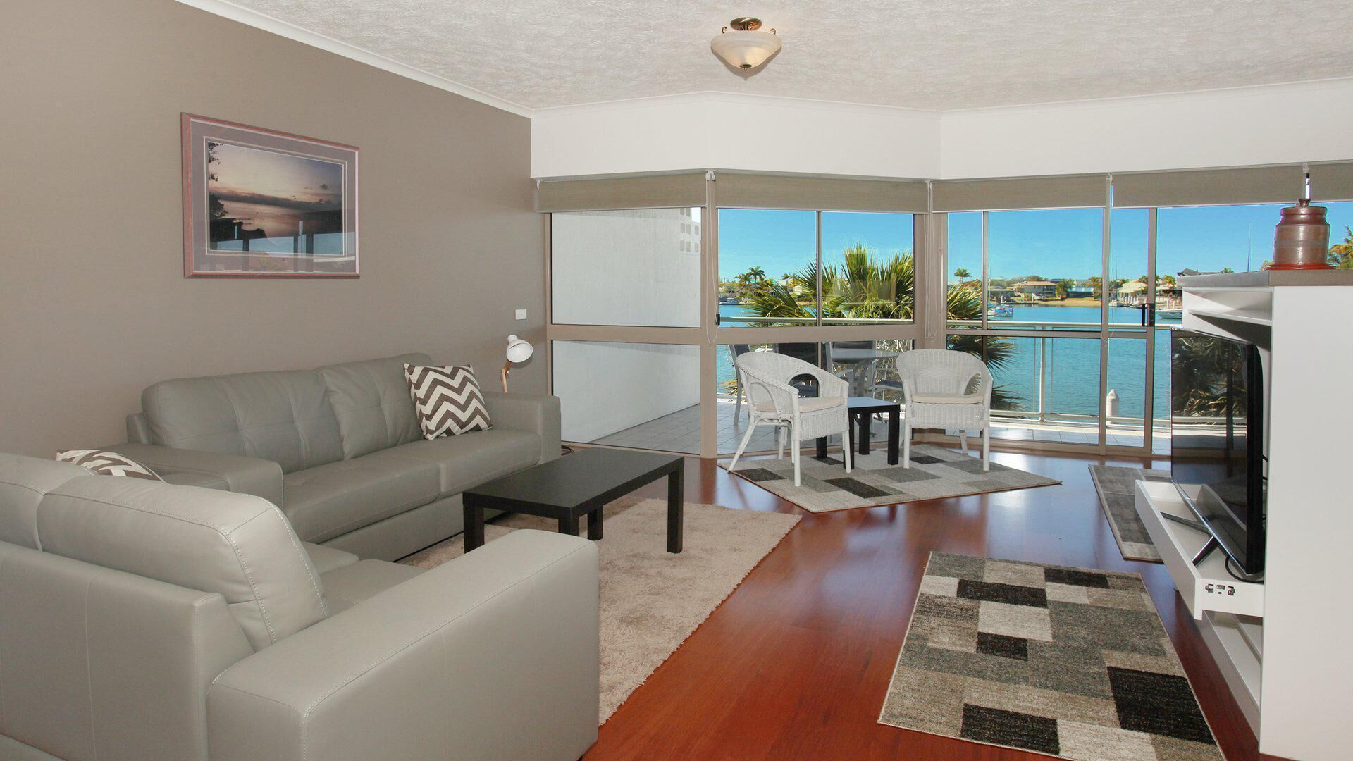 Serenity Waters 6 - 2 Bedroom + Sofa bed (sleep 5) apartment on canal in the heart of Mooloolaba