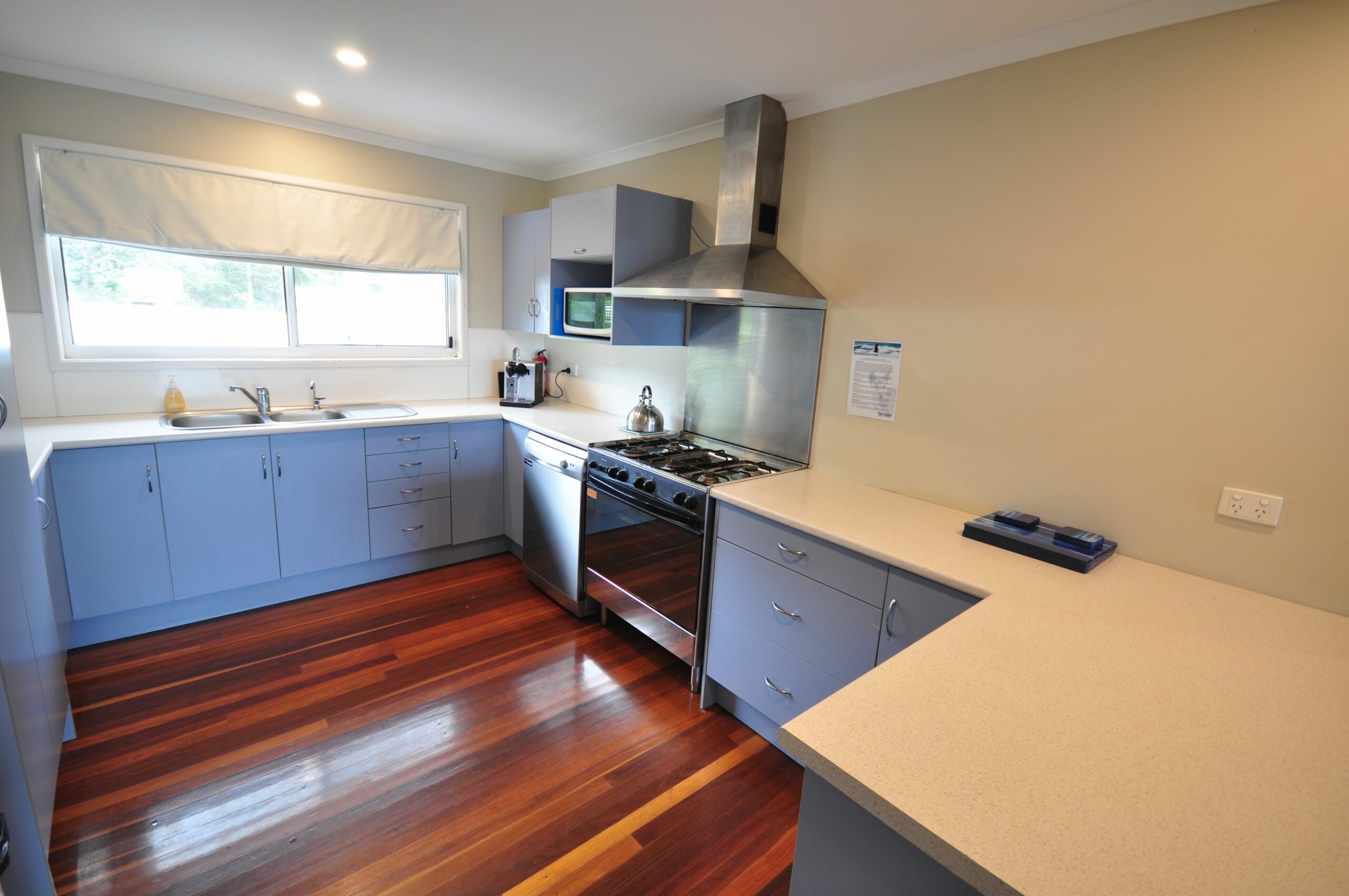 Fins - Happy Valley, Fraser Island - 5 Bedroom 4 Bath 2 Kitchen Free Wifi