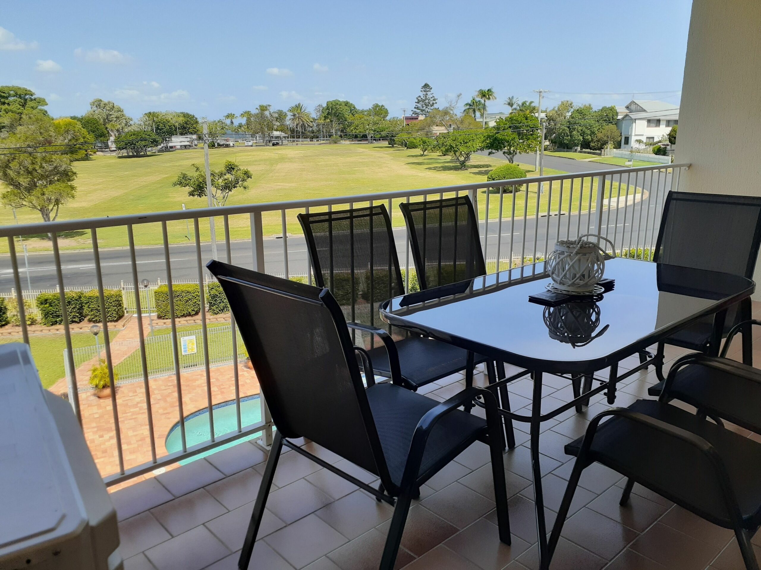 Beauty in the Bay - Sit on your balcony, relax and enjoy the views of the ocean