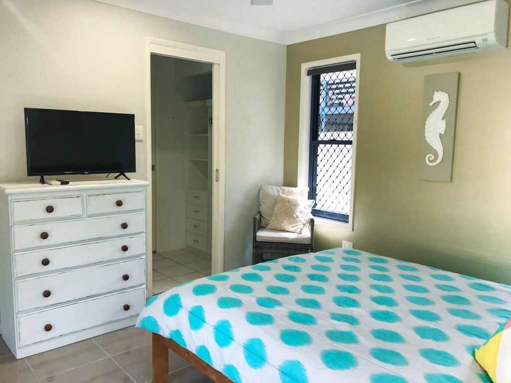 Wags On The Beach - Toogoom - Beachfront- 4br-aircon- Pets OK