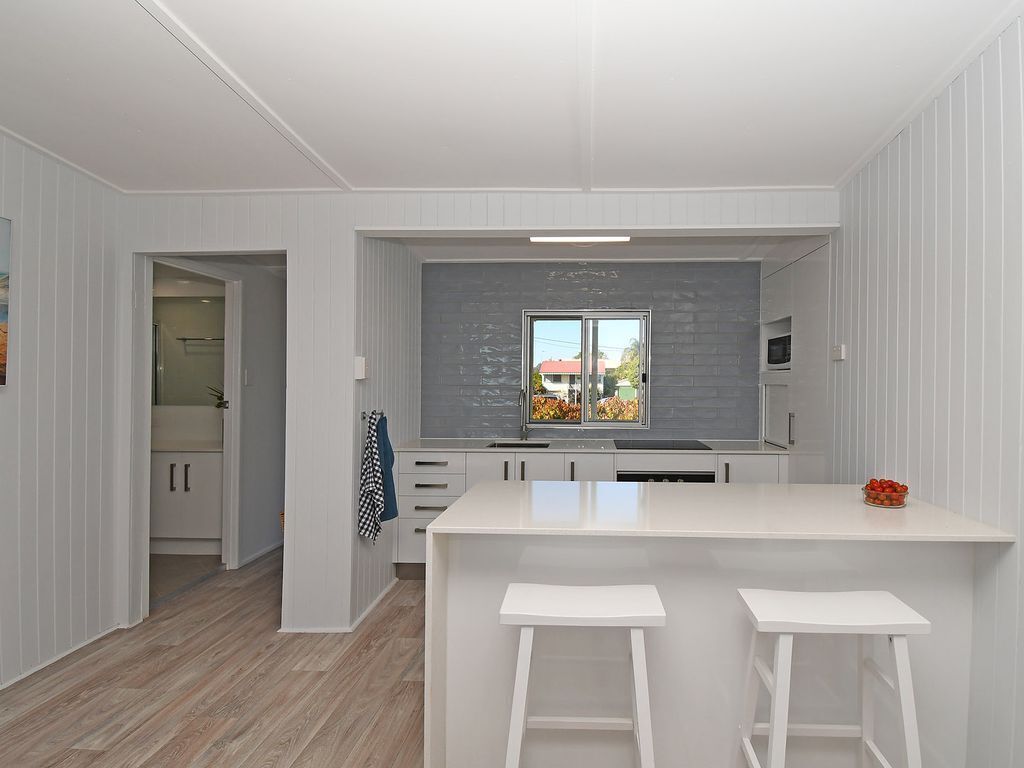 Bazza's Beach House - Riverfront - 3BR - Renovated