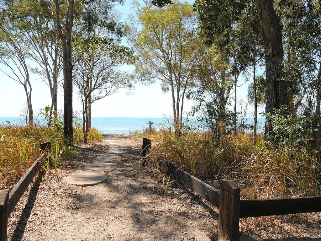 Sand n Sea - Burrum Heads- Beachfront - 4br- Aircon