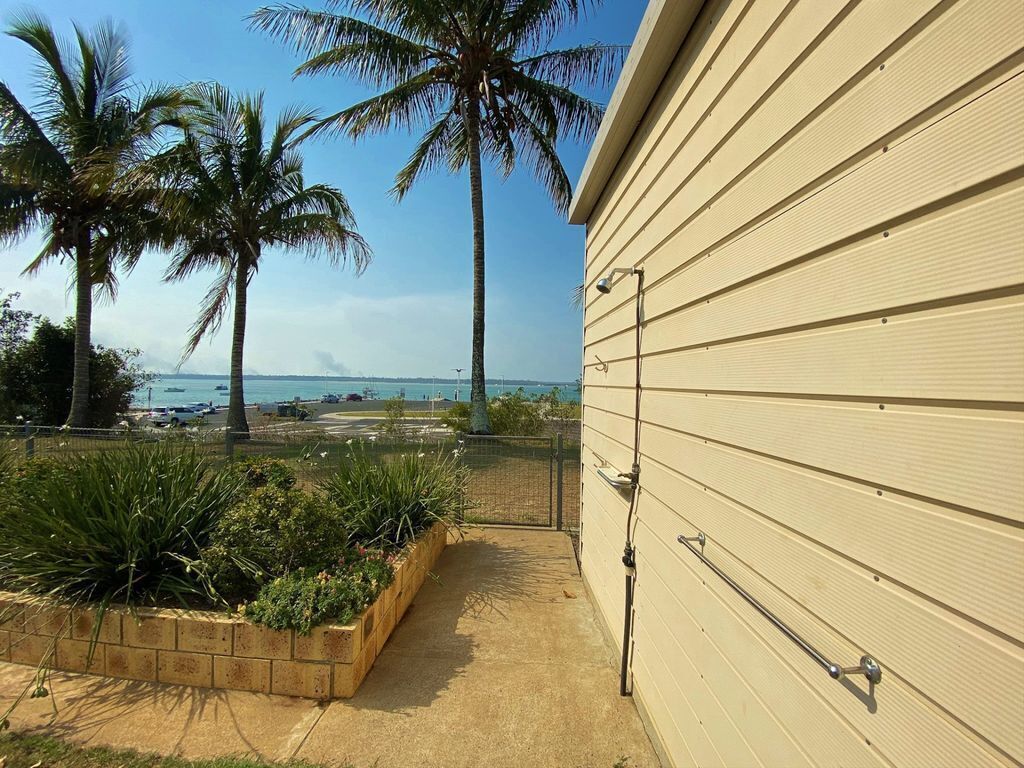 Utopia - Burrum Heads- Riverfront - 5br- Aircon- Pets Welcome