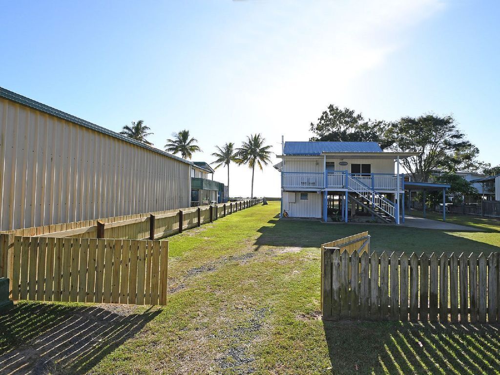 Burrum Beach House - Waterfront - Fishing Jetty - Sleeps 4